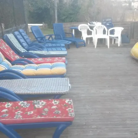 民宿 Villa Les Martinets-Parking Prive-Piscine-Jacuzzi-Chambres Climatisees