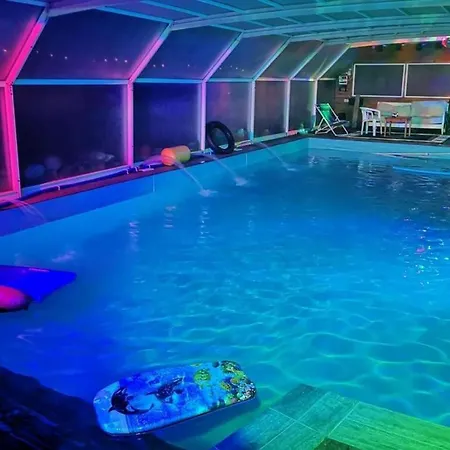 Homestay Les Martinets: Countryside Retreat With Pool And Jacuzzi *